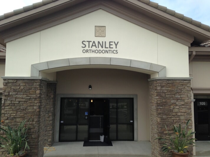 Dimensional & Routed Signs